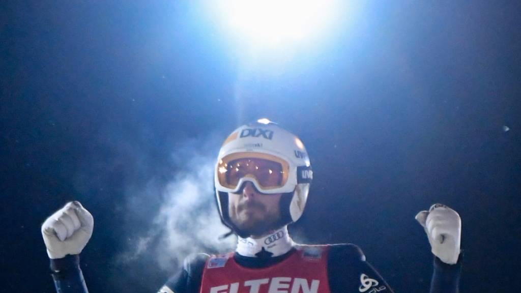 Bärenstark: Killian Peier freut sich in Kuusamo über seinen zweiten Sprung auf 141,5 m und den 6. Platz