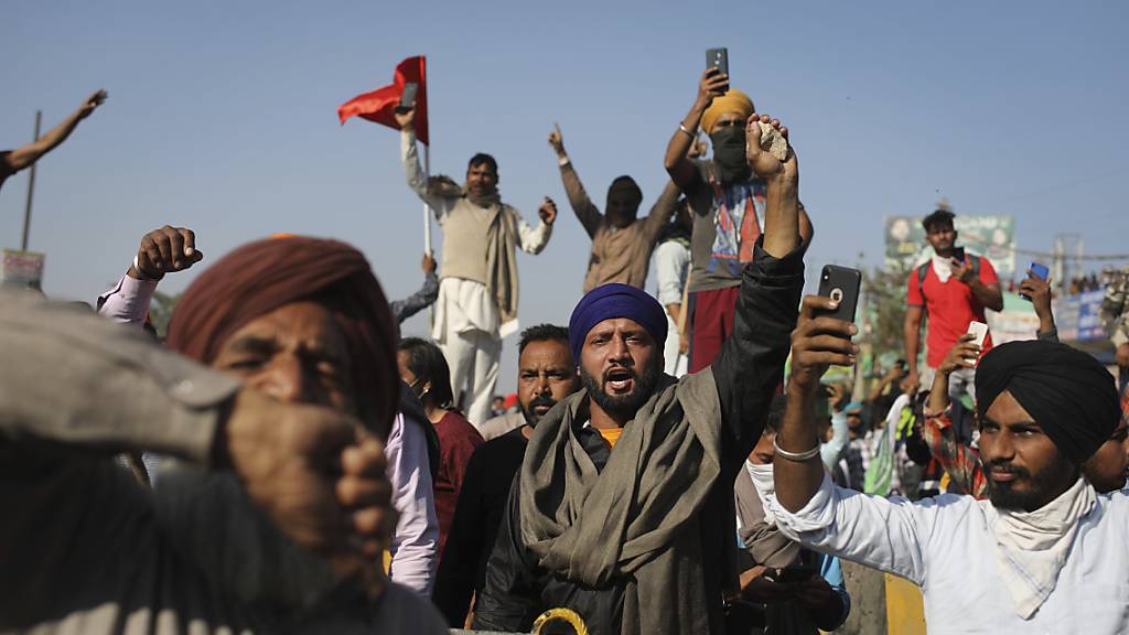Bauern bei einem Marsch in die Hauptstadt Neu-Dehli. Foto: Altaf Qadri/AP/dpa
