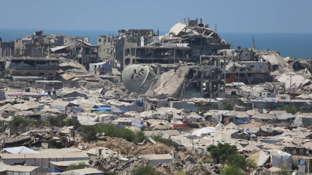 Ein Blick auf Zelte, die Palästinenser beherbergen, die durch die israelische Militäroffensive vertrieben wurden. Foto: Omar Ashtawy/APA Images via ZUMA Press Wire/dpa
