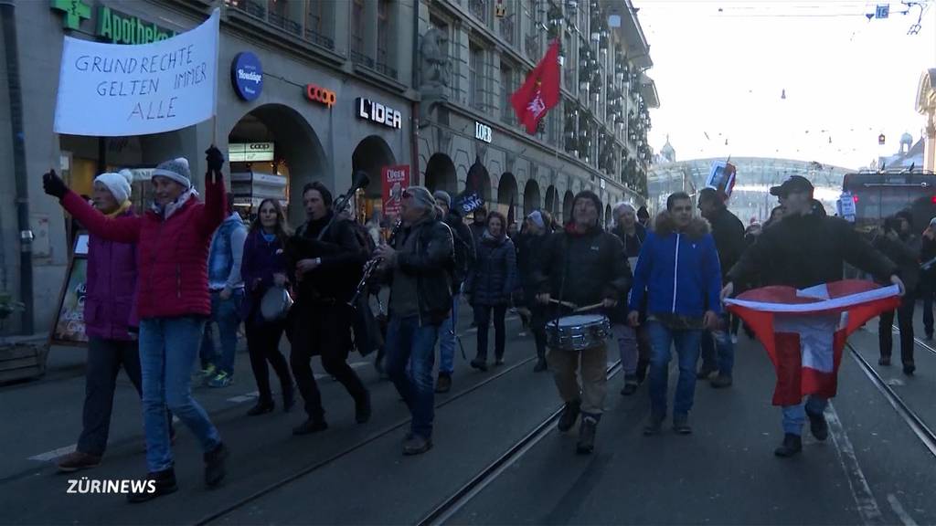 2G-Protest in Bern: Rund 300 demonstrieren ohne Bewilligung