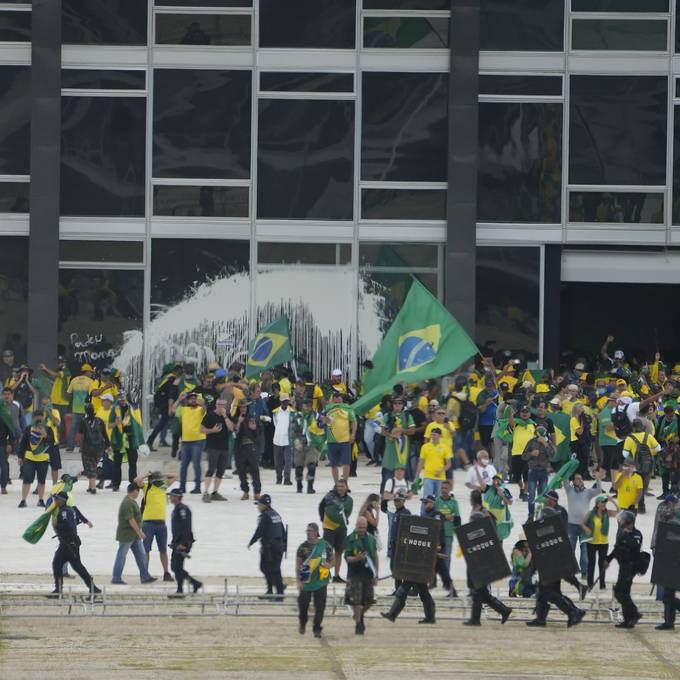 Hier verwüsten tausende Bolsonaro-Anhänger das Regierungsviertel