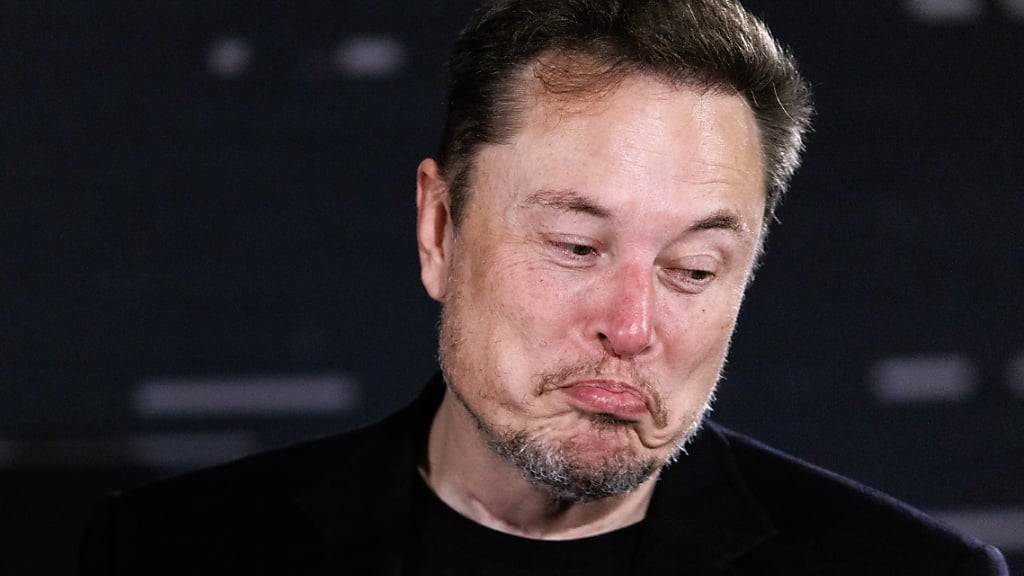 Tech-Milliardär Elon Musk hat bei einem öffentlichen Auftritt abtrünnige Werbekunden seiner Online-Plattform X verbal angegriffen. «Wenn jemand versucht, mich mit Anzeigen zu erpressen? Mich mit Geld zu erpressen? Go fuck yourself!» (Archivbild)