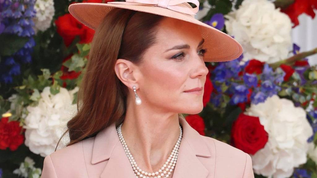 Kate, Princess of Wales, wartet auf die Ankunft des französischen Präsidenten Macron und seiner Frau Brigitte in Windsor. Foto: Chris Jackson/Getty Pool/AP/dpa