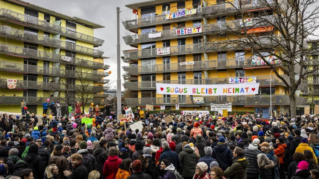 Die Massenkündigung in den Sugushäusern ist aktuell vor der Schlichtungsbehörde. Im Bild eine Solidaritätskundgebung im Dezember 2024.