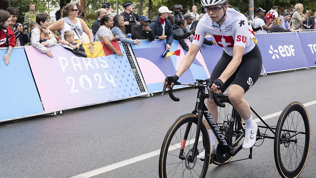 Celine van Till sichert sich im Strassenrennen der Kategorie T1-T2 Silber