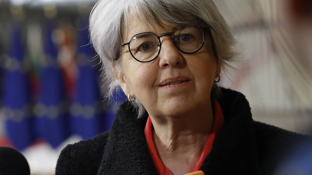 Bundesrätin Elisabeth Baume-Schneider sieht im Moment keinen Bedarf, strikte Grenzkontrollen zu Italien einzuführen, wie sie am Donnerstag kurz vor dem Innenministertreffen in Luxemburg sagte. (Archiv)