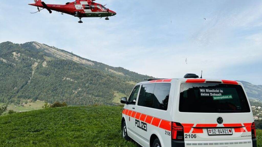 Der verunglückte Wanderer wurde von der Rega geborgen und ins Spital gebracht, wo er verstarb.