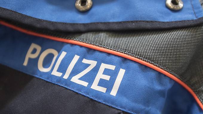 E-Bike-Fahrerin nach Kollision mit Auto lebensbedrohlich verletzt