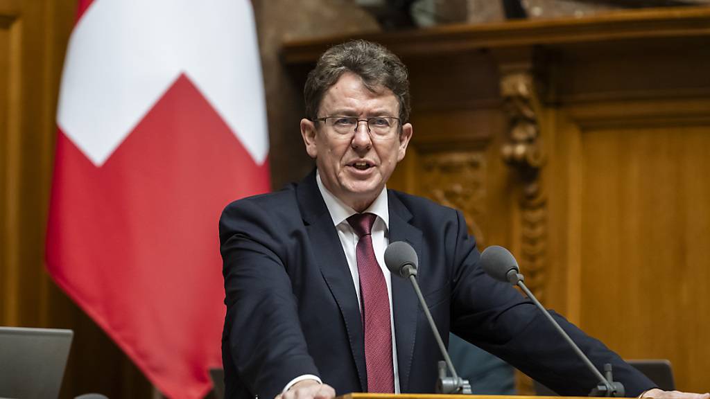 Bundesrat Albert Rösti hat am Mittwoch die Wiederwahl im ersten Wahlgang geschafft. (Archivbild)