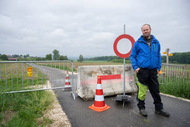 Farmer Christoph Brütsch, Barzheim / Thayngen, is on a blocked road that is supposed to lead to his country on German soil. Report from the border between Switzerland and Germany during the crown crisis, May 13, 2020.