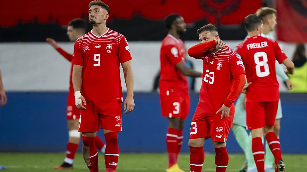 Hängende Köpfe bei den Schweizern trotz zwei spät erzielten Toren