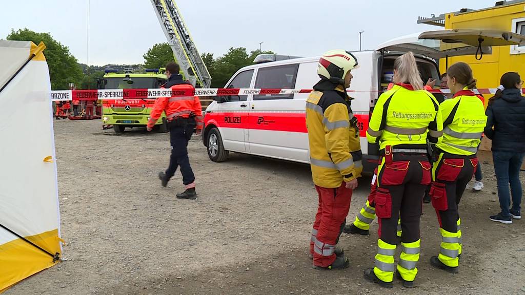 Von Metallträger getroffen: Bauarbeiter (59) stirbt bei Unfall in Regensdorf
