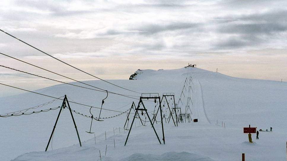 Ein Sturm mit 150km/h brachte die Masten eines Skiliftes in Zermatt zu Fall.