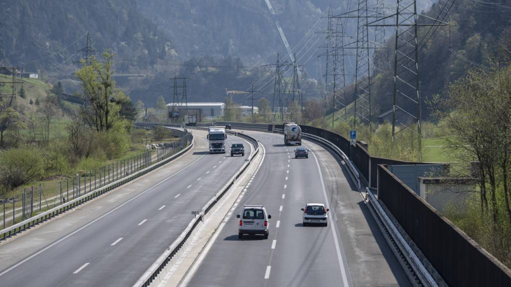 Polizei stoppt zwei Raser auf der Autobahn bei Silenen