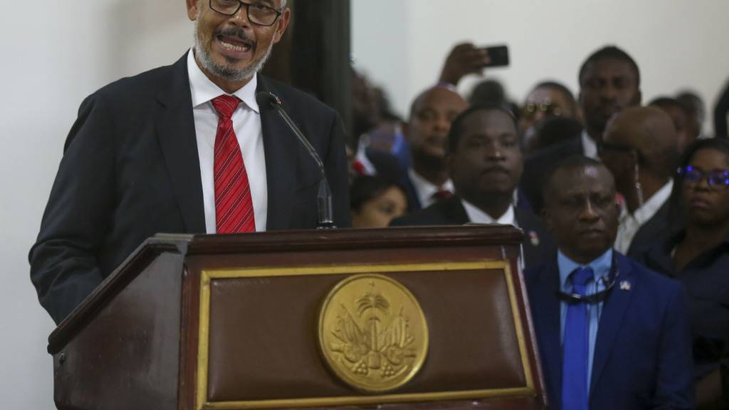 ARCHIV - Haitis Ministerpräsident Alix Didier Fils-Aime spricht während der Amtseinführung des neuen Kabinetts. Foto: Odelyn Joseph/AP/dpa