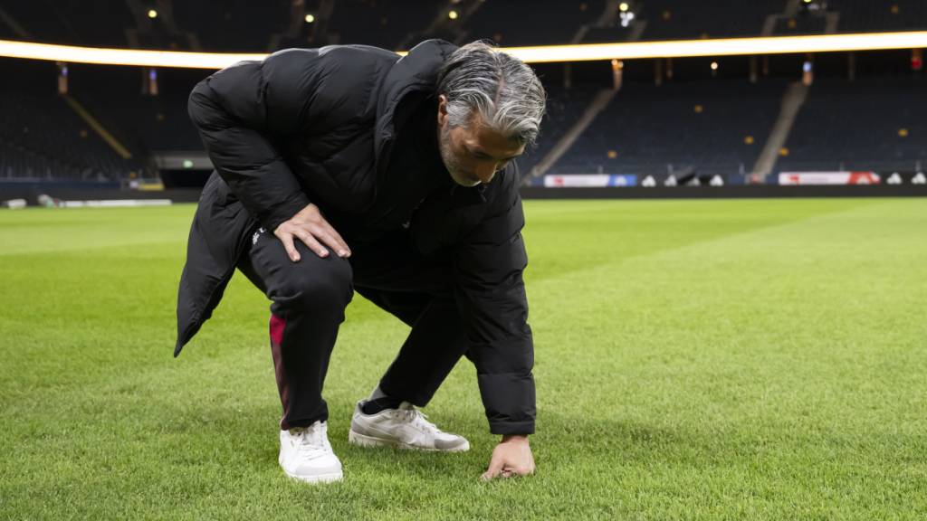Nationaltrainer Murat Yakin vor dem Auswärtsspiel gegen Schweden im Nationalstadion in Solna