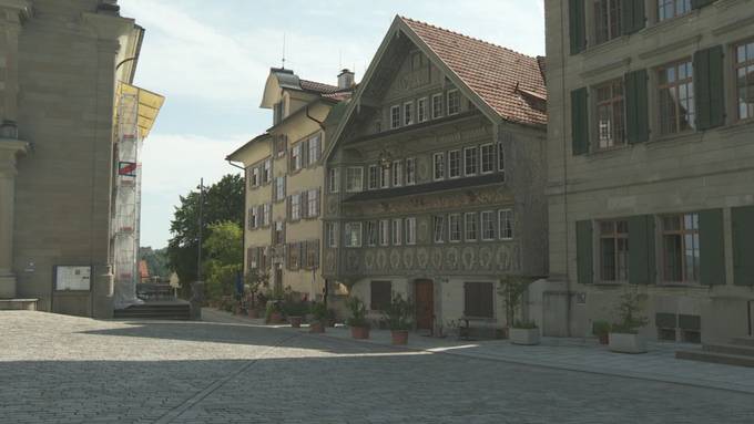 Reichsbürger wollten scheinbar Krone: Jetzt hat eine Stiftung das Gasthaus gekauft