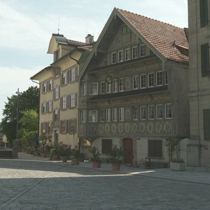 Reichsbürger wollten scheinbar Krone: Jetzt hat eine Stiftung das Gasthaus gekauft