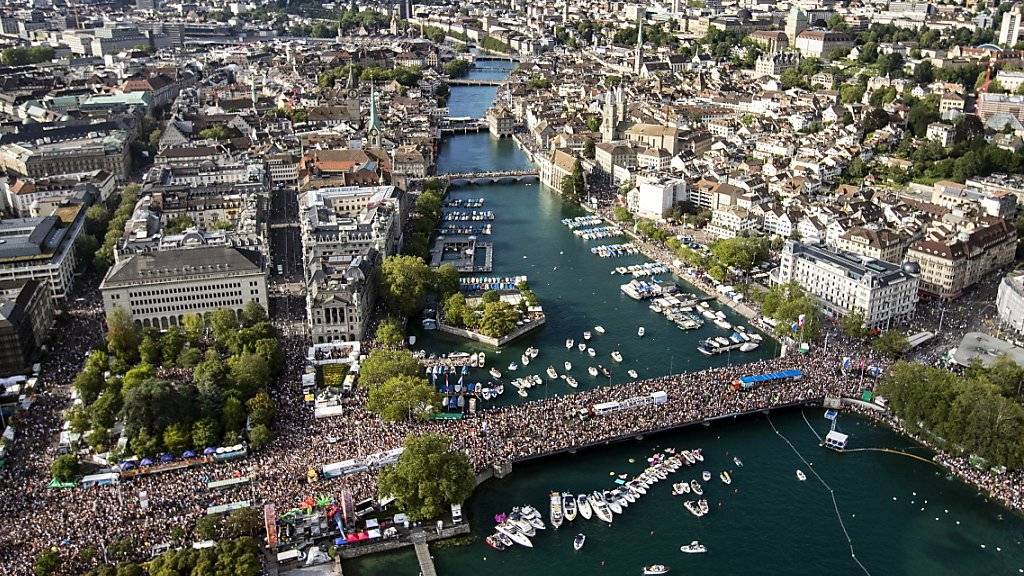 Hunderttausende tanzen in Zürich