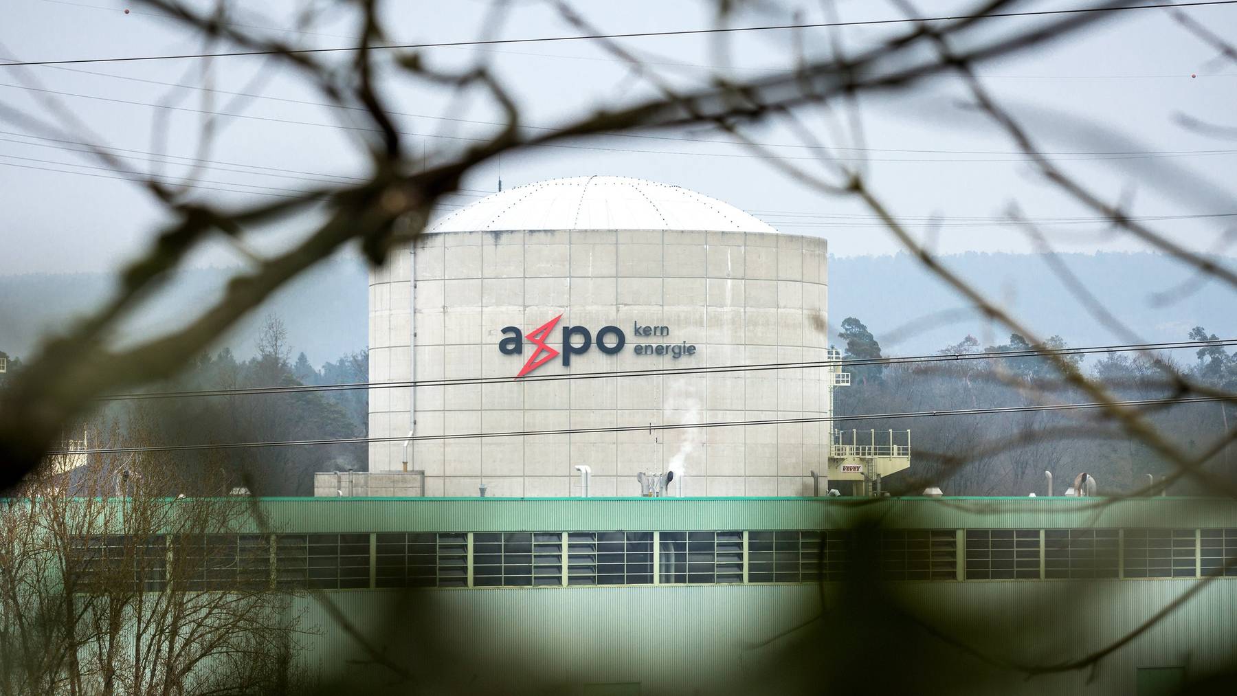 Die Axpo besitzt und betreibt unter anderem das Kernkraftwerk Beznau. Der Konzern investiert aber vermehrt in die Stromproduktion durch erneuerbare Energieträger wie Wind und Sonne.
