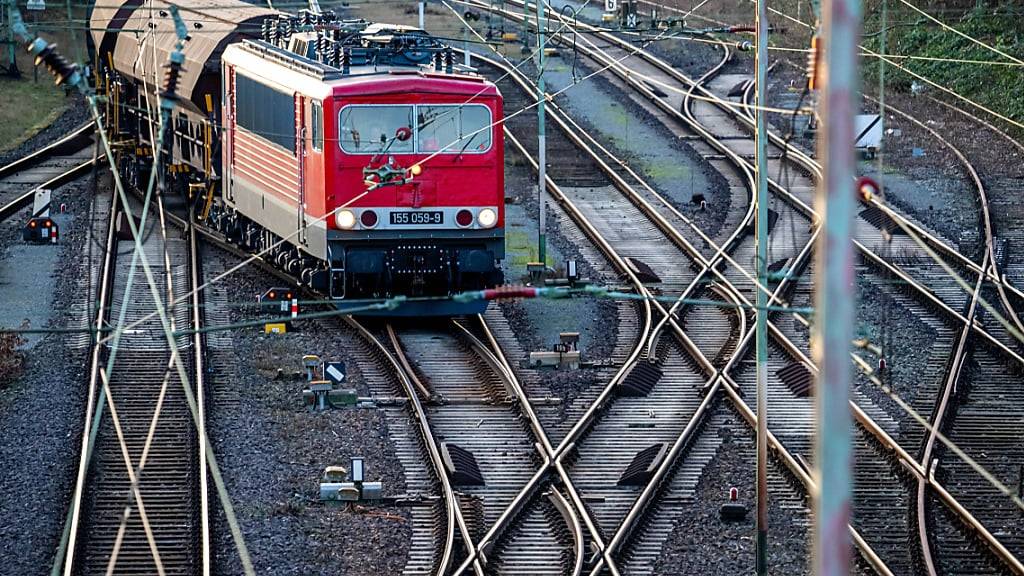 Die Tarifverhandlungen der Lokführergewerkschaft GDL mit der Deutschen Bahn sind nach Angaben des Konzerns erneut gescheitert. (Archvbild)