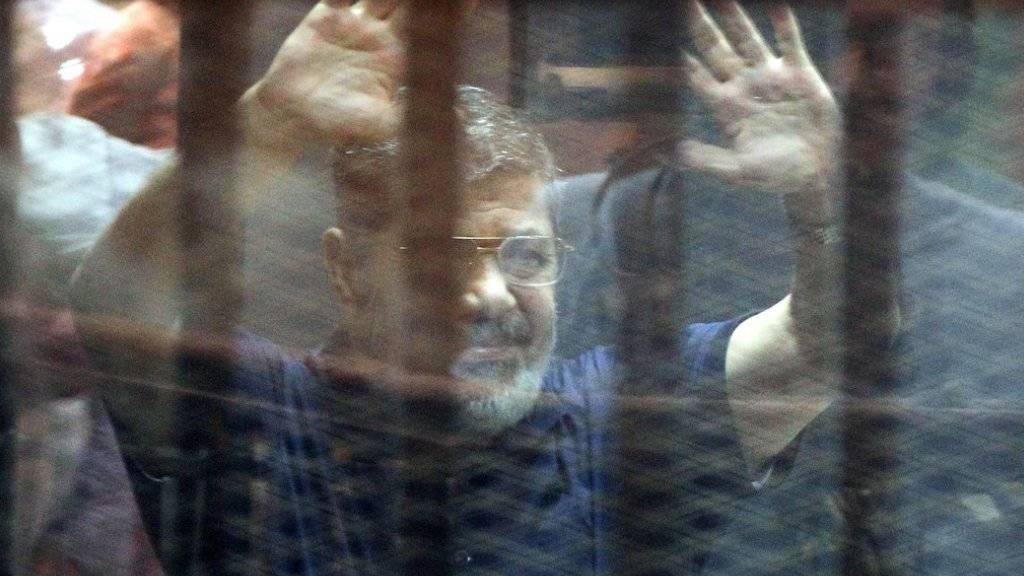 Auch eine lebenslange Haftstrafe gegen ihn wurde aufgehoben: Mohammed Mursi. Bereits vor einer Woche hatte das Berufungsgericht ein Todesurteil gegen den islamistischen Ex-Präsidenten gekippt. (Archiv)