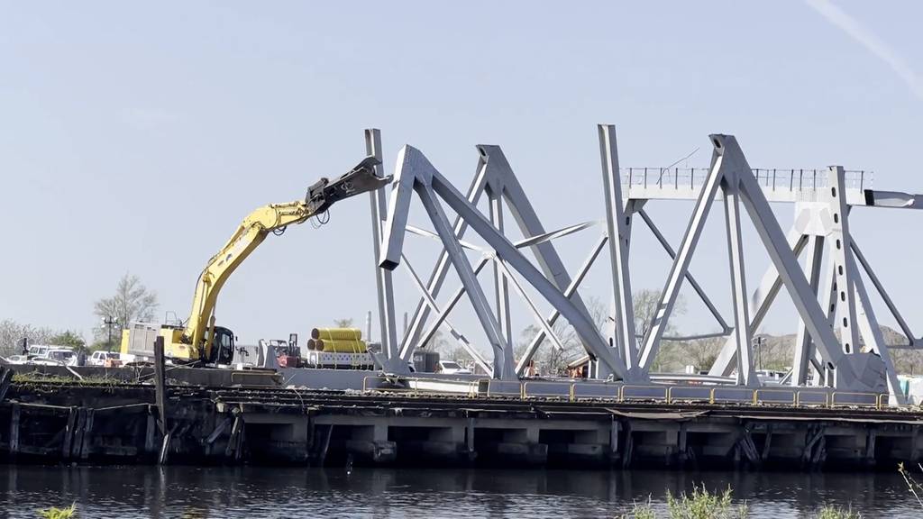 Aufbauarbeiten in Baltimore: Kranschiff «Chesapeake 1000» hebt bis zu 1000 Tonnen