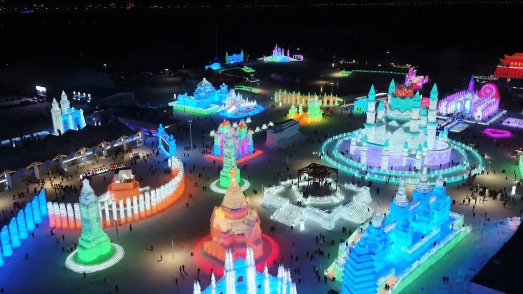 Schnee- und Eis-Festival begeistert in China