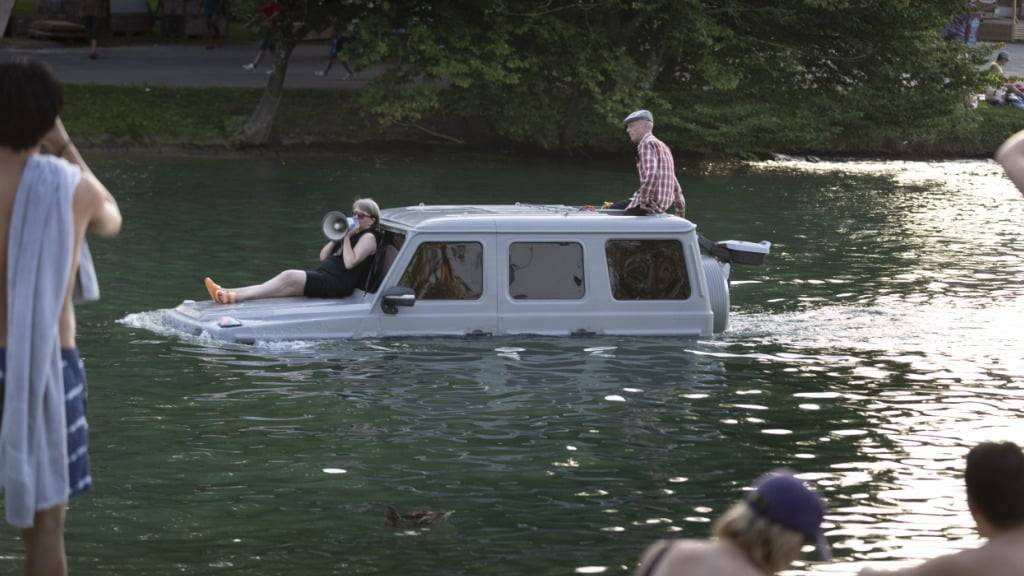 «4x4» heisst die Performance des Filmemachers Piet Baumgartner am Theater Spektakel 2025.