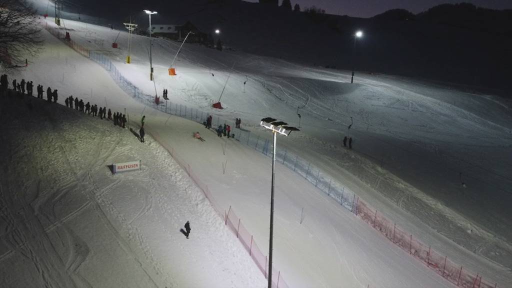 Juniorinnen messen sich am Nachtslalom in der Ebenalp