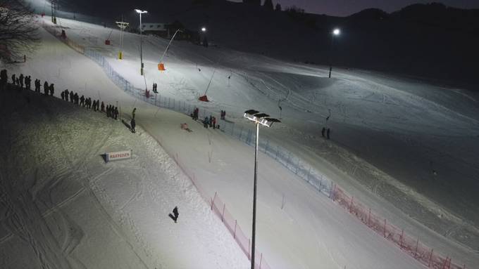 Juniorinnen messen sich am Nachtslalom in der Ebenalp