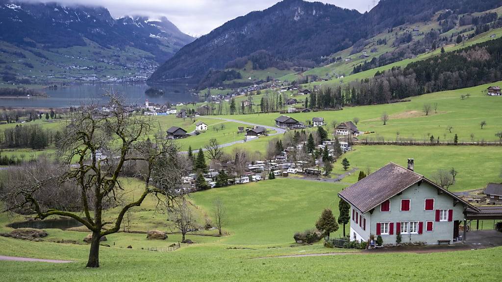 Im Gebiet um den Campingplatz Buosingen in der Gemeinde Arth-Goldau planen Bund und Kanton ein Bundesasylzentrum. (Archivbild)
