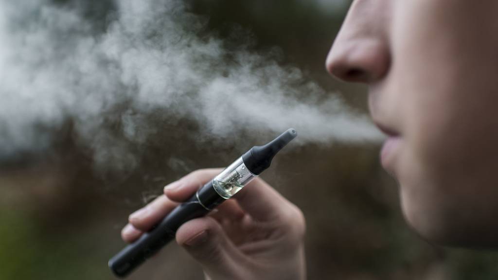 27-Jähriger raucht im Nachtbus E-Zigarette – jetzt wird es teuer