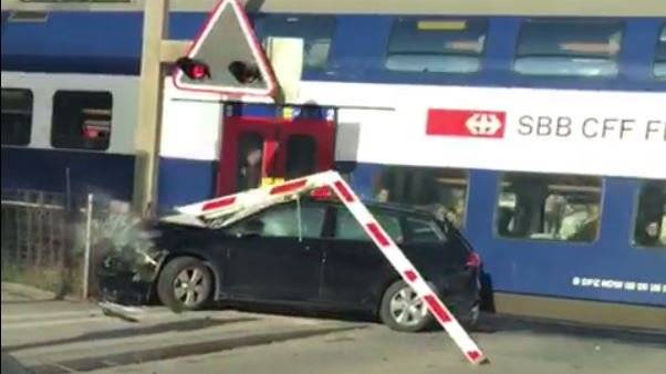 Beim Unfall wurde eine Person leicht verletzt.