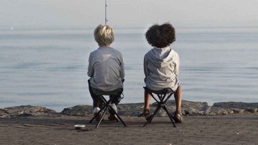 Sollen Kinder in Zukunft weiterhin alleine Angeln gehen? Der Fischerei-Verband findet ja, wenn die Kinder einen Kurs besucht haben. (Symbolbild)