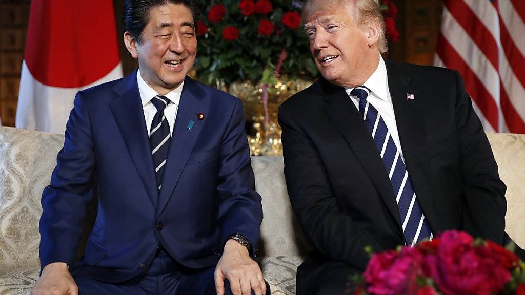 US-Präsident Donald Trump (rechts) mit seinem Gast, Japans Regierungschef Shinzo Abe.