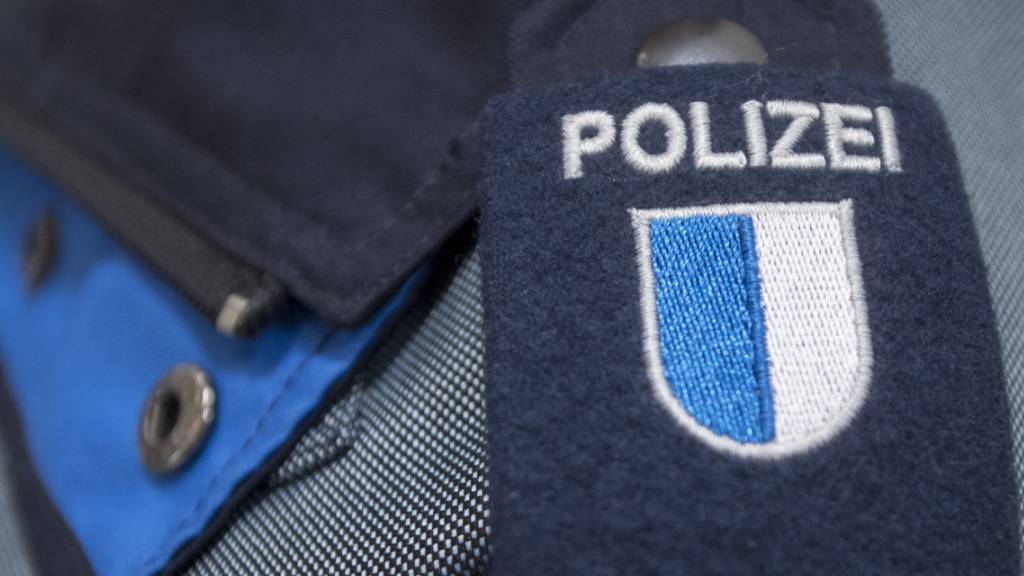 Die Polizei sucht nach den Unbekannten, die in der Nacht auf Sonntag Fahrzeuge in der Stadt Luzern beschädigten. (Symbolbild)
