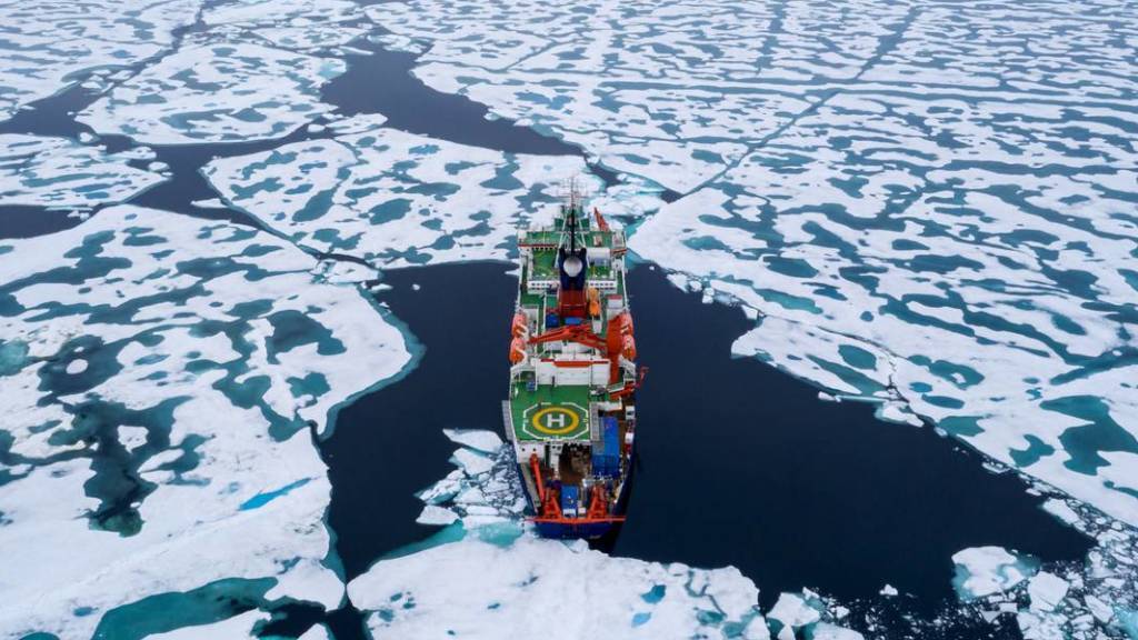 Der Weg zur neuen «Mosaic»-Eisscholle führte die Crew über den Nordpol.