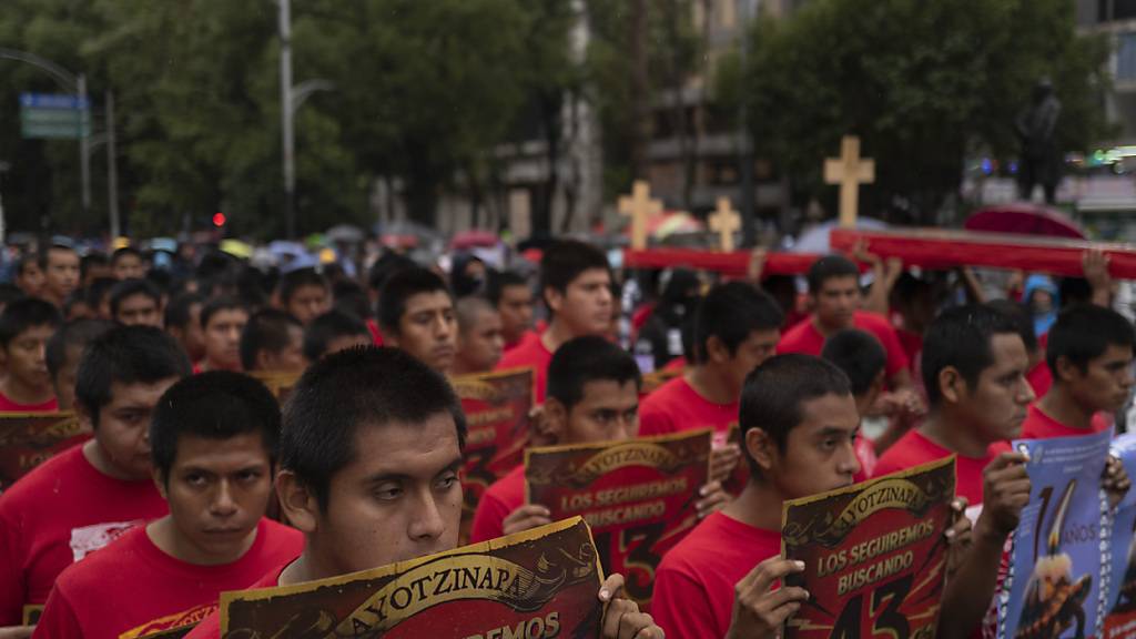 Demonstrationen in Mexiko in Gedenken an 43 Studenten