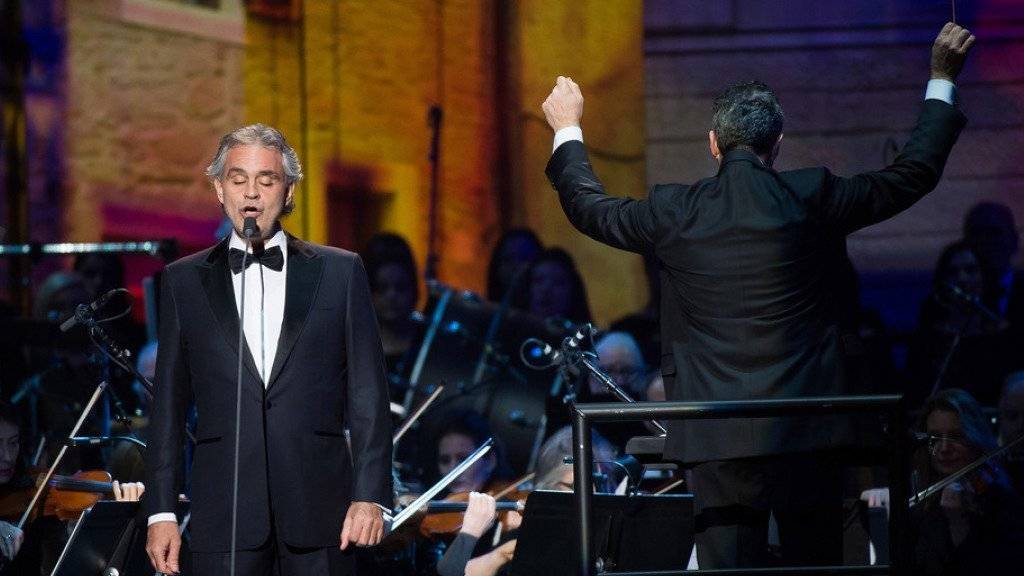 Andrea Bocelli reitet gerne am Strand aus - Radio FM1