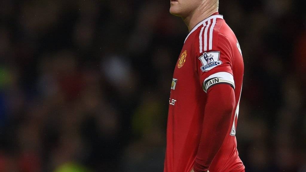 Kritischer Blick: Stürmerstar Wayne Rooney will für seinen in die Kritik geratenen Coach Louis van Gaal kämpfen