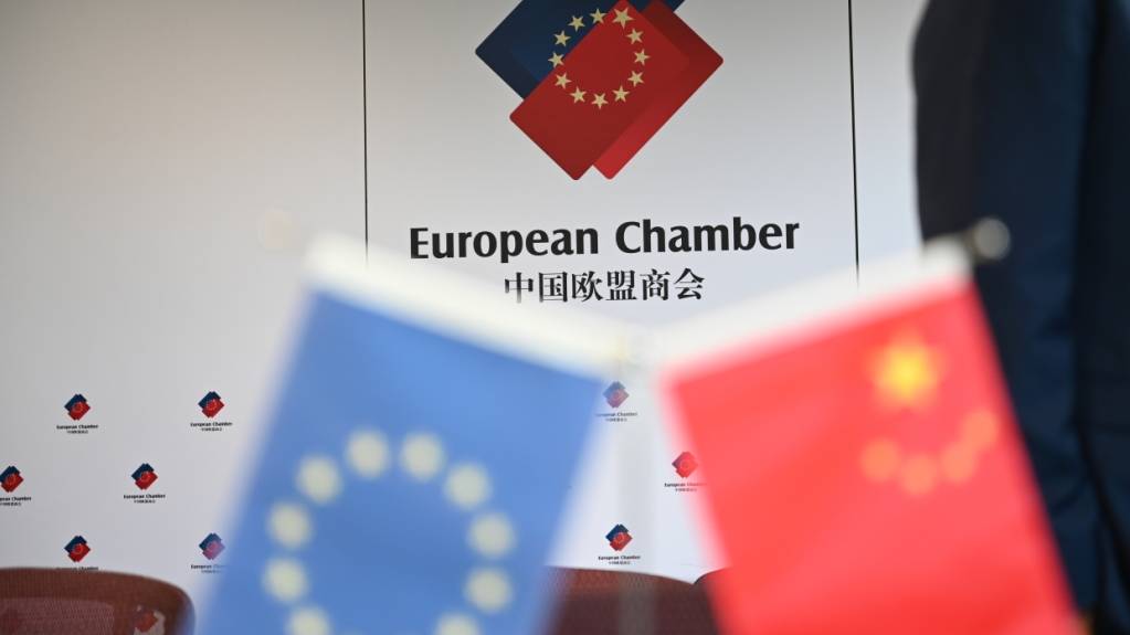 Chinas Exportkontrollen treffen viele Firmen. Doch weniger abhängig von Peking zu werden, erweist sich als schwierig. Ein Bericht der EU-Handelskammer warnt vor Risiken dieser Abhängigkeit für Europa. (Archivbild)