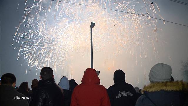 Tiefes Silvesterfeuerwerk wegen Nebel
