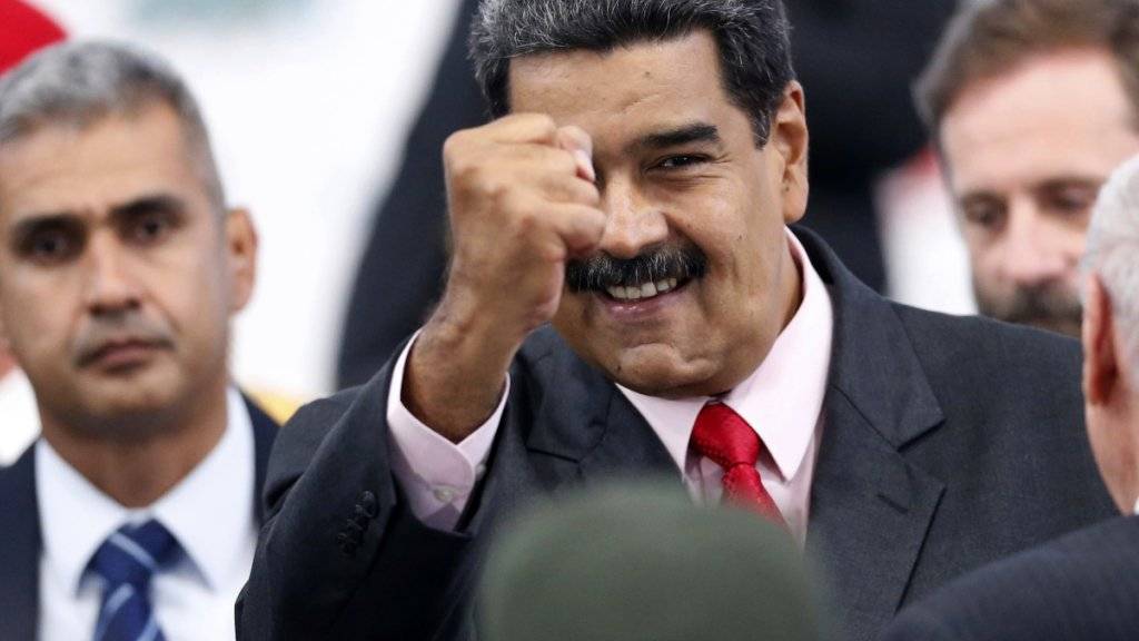 Nach der umstrittenen Wiederwahl des venezolanischen Präsidenten Nicolas Maduro erwägt auch die EU Sanktionen gegen Venezuela. Maduro verwies den US-Botschafter aus Venezuela, nachdem die USA  ihre Sanktionen verschärften. (Foto: Ariana Cubillos/AP)