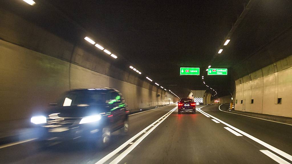 Im Gebiet Hergiswil NW werden der Loppertunnel der A8 (im Bild) sowie die A2 während mehreren Nächten gesperrt sein. (Archivaufnahme)