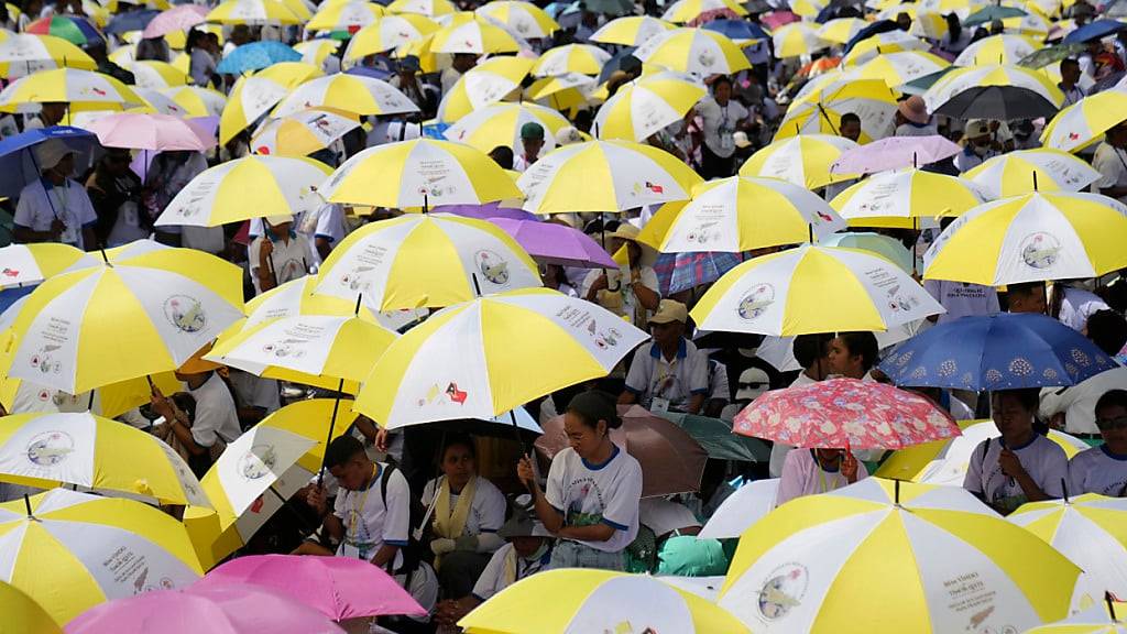 Papst feiert in Osttimor Messe mit Hunderttausenden