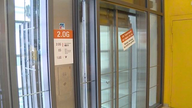 Sex-Grüsel langt in Lift zu