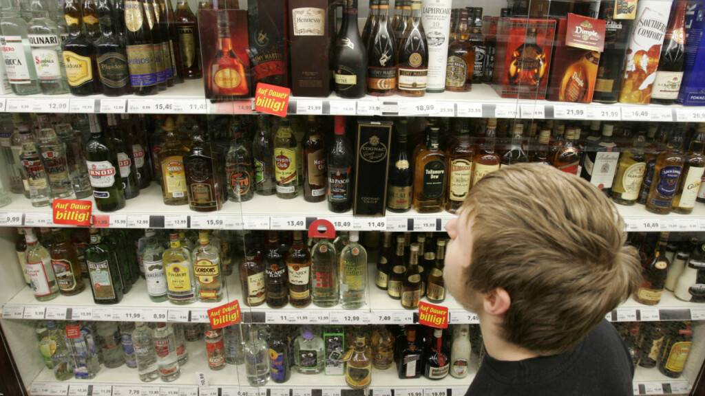 Die Luzerner Regierung erhöht die Zahl der Alkoholtestkäufe nur moderat. (Symbolbild)