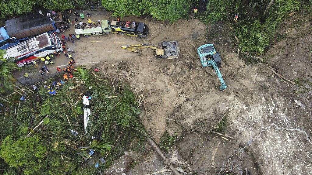 Nach Starkregen: 20 Tote bei Erdrutschen auf Sumatra