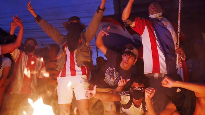 Schwere Krawalle bei Demonstration gegen Regierung in Paraguay